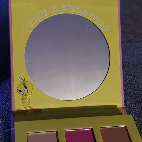 Looney Tunes x Revolution Taz and Tweety Bird Eyeshadow Palettes - Picture 7 of 9